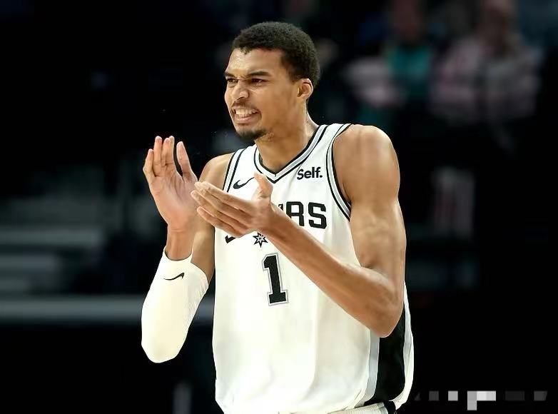 今日NBA比赛，马刺客场对阵开拓者，马刺首节就碾压了开拓者，单节38-14领先2