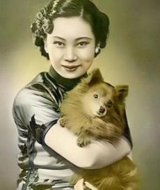 1938年，一晚电闪雷鸣，41岁的戴笠召唤学生余淑衡进房处理文件，但余淑衡却在戴