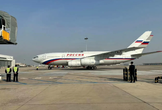 有朋自远方来，不亦乐乎。欢迎中国人民的老朋友普京总统来华参加第三届“一带一路”高