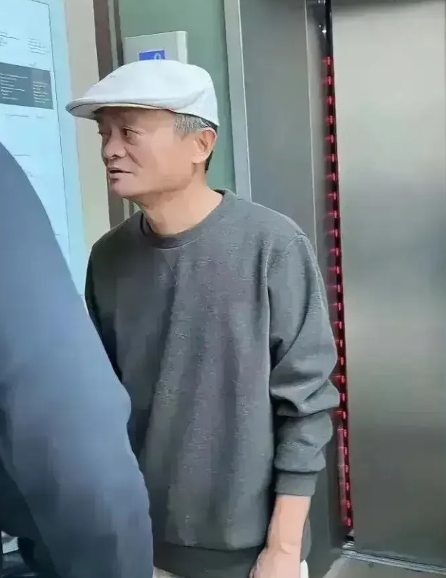 马云最近因为投资预制菜被骂惨了，有人说：马克斯投资几百个亿，研究火箭上天，造福人