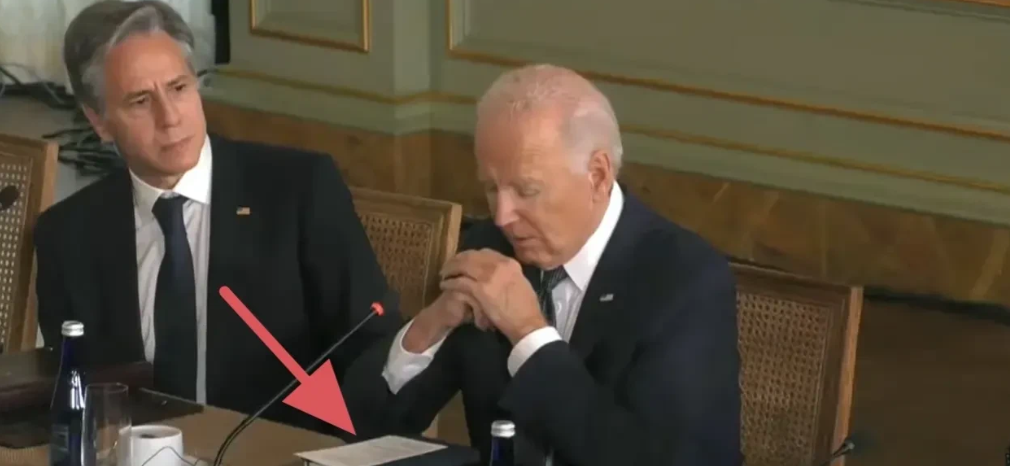 布林肯也是为拜登操碎了心[捂脸]，但又不得不说，布林肯作为拜登的小助理，还是尽职