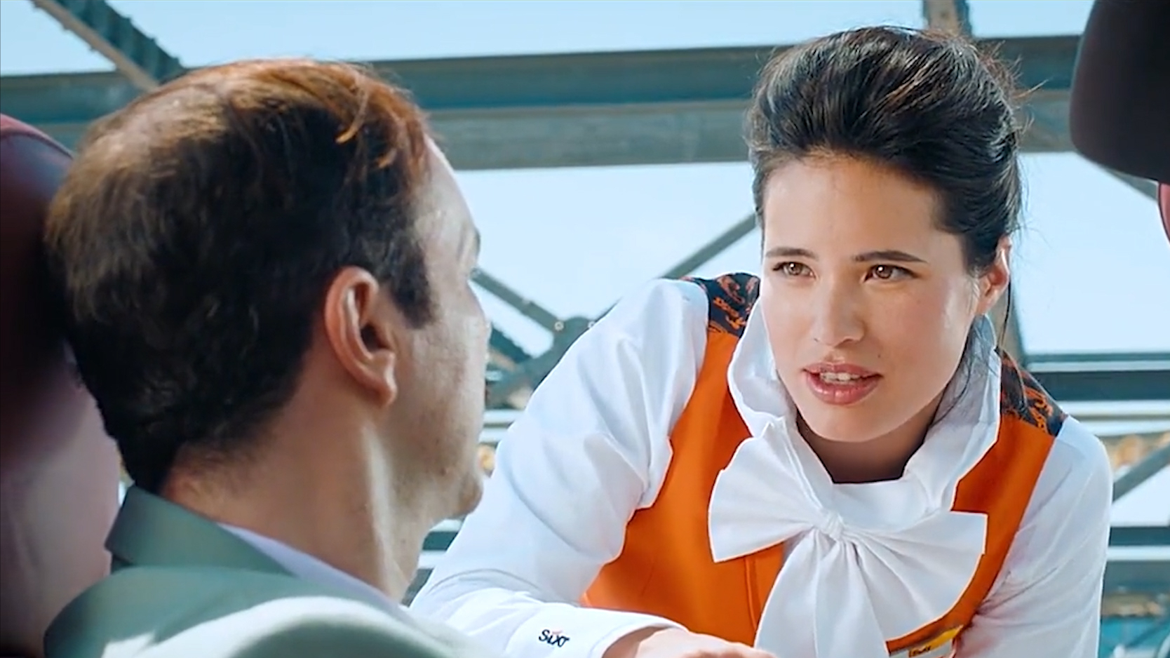 这可能是每个男人都想拥有的能力，一瓶神奇的香水，只要喷在身上，任何闻过的生物，都