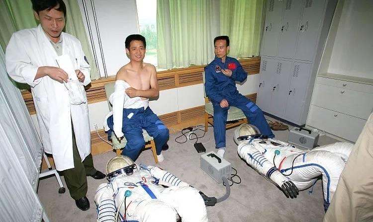 聂海胜妻子: 在丈夫上太空前提出离婚, 如今活得洒脱自在