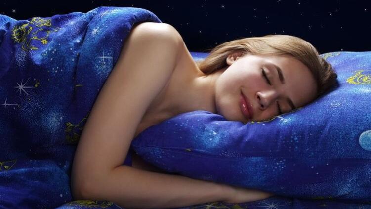 老棉被睡得香，实锤了！研究：盖重被子4周，失眠严重指数下降50%