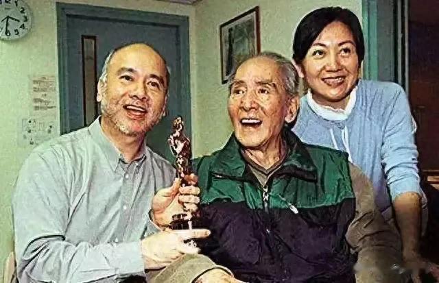 演了38年戏，75岁才靠龙套被观众记住，女儿拿金像奖儿子拿奥斯卡