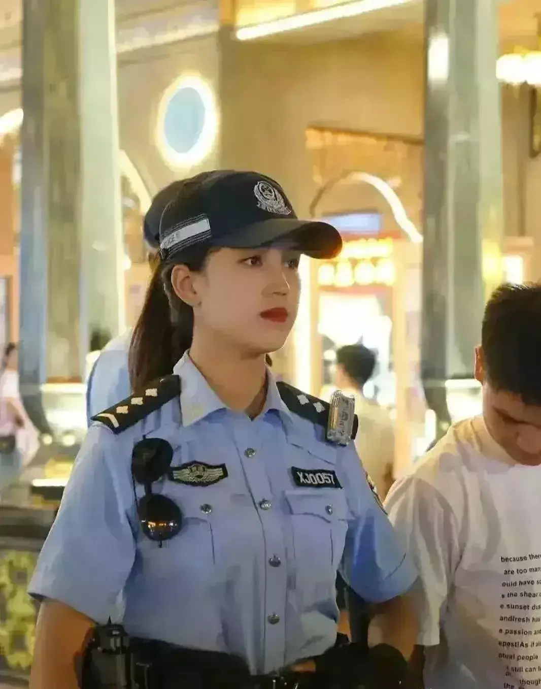 他的警察级别是多少？有人说他是临时工