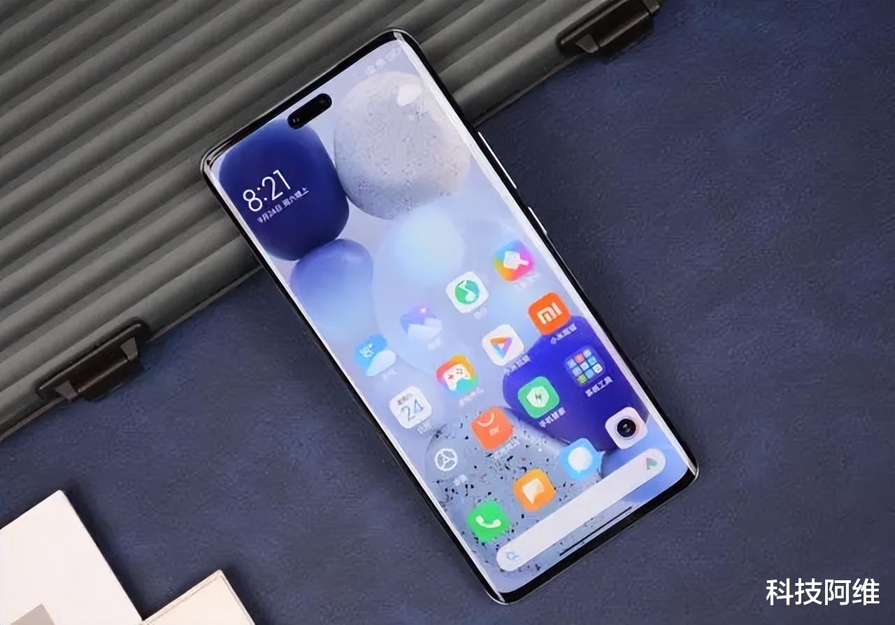 256GB+3200万+5000万，现已跌至1589元，微曲屏手机沦为千元机