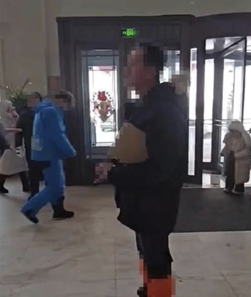 官方通报雪乡导游让游客撅屁股等着
各地文旅局都在想着办法宠游客，那边也有不合群的