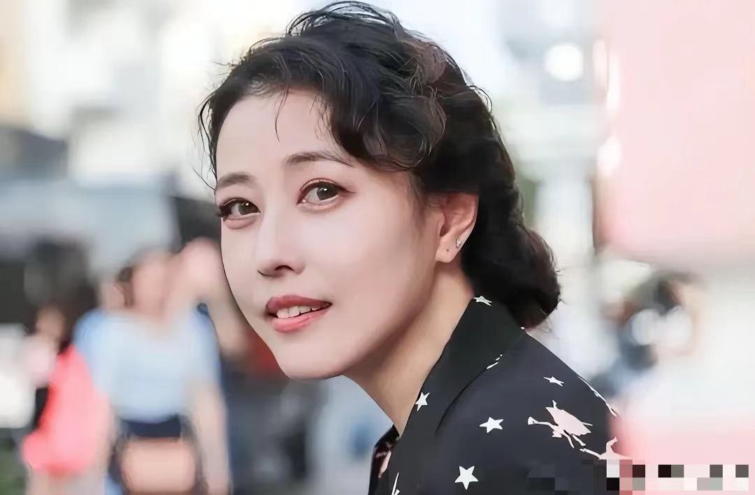 周海媚的离世告诉我们:

1.一个人住，突然死了身体发硬了有了尸斑才被人发现是挺