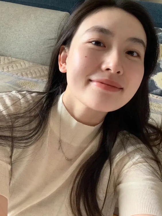 希望未来娶我的男士能满足以下条件：

1. 拥有一辆汽车，且押金不低于5万。虽然