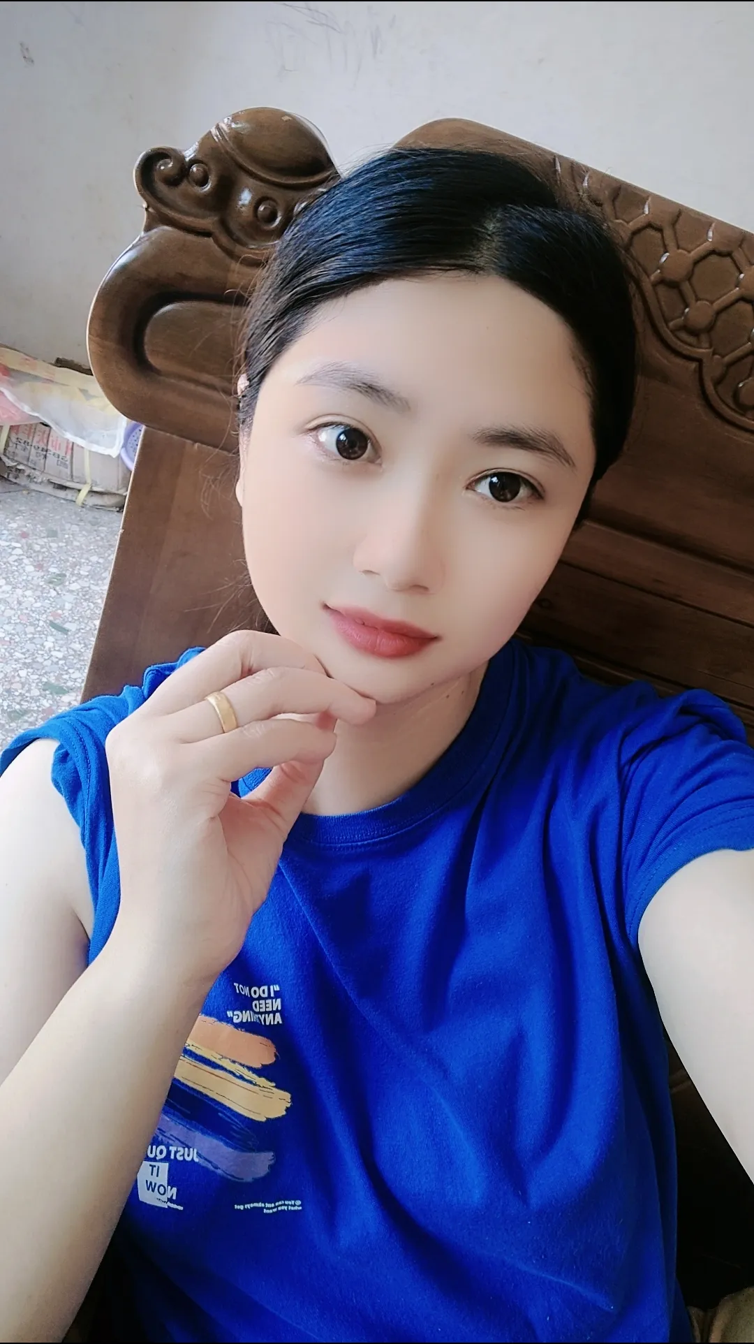 昨天在抖音有个男的私信我，说他是单身！
他说好喜欢我，叫我做他女朋友。我跟他都没