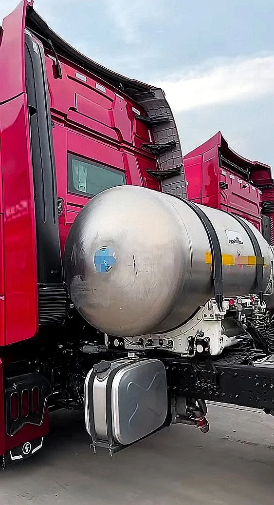 13米半挂车，从浙江杭州到霍尔果斯口岸4500公里运费27000，加气费6700