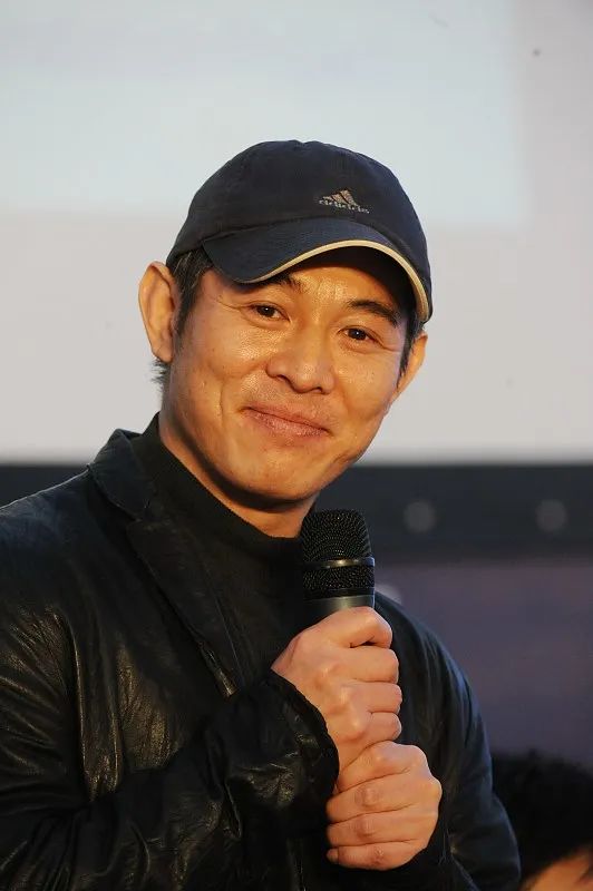 李连杰交代：后事一切从简，百亿财产归妻子利智分配

从2000年以来，功夫巨星李
