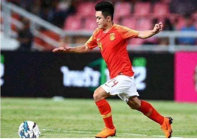 国足大名单出炉，让人无语，“五问”扬科维奇

1、张玉宁刚伤愈打了2场比赛，带他