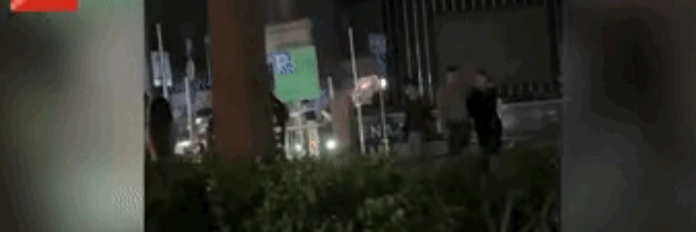 广东深圳，男子凌晨途经一酒吧门口，见一名长发飘飘、身段很好的年轻女子与一名男子搂