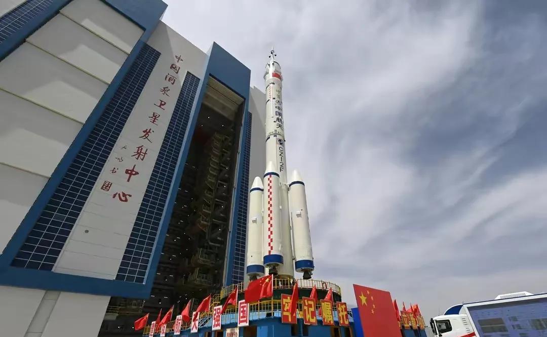 神舟十六号发射在即, 三位航天员在忙些什么? 乘组名单会有谁?