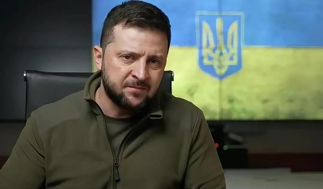 为什么泽连斯基的评价变了?
很简单，人没有逃跑，在国家最危急的时刻，坚守都城，在