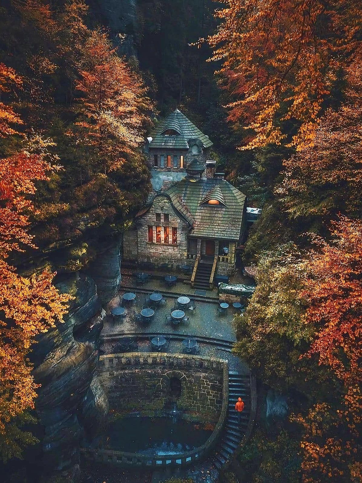 捷克旅行，童话感十足宛如魔法森林的小镇！
