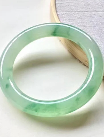 什么是岫玉？它和翡翠之间有什么区别？