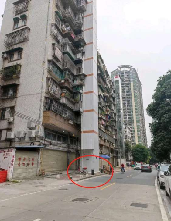 网友：加装电梯，我签了反对，整个单元，12户人家，2家不同意，就我签了反对。 谁