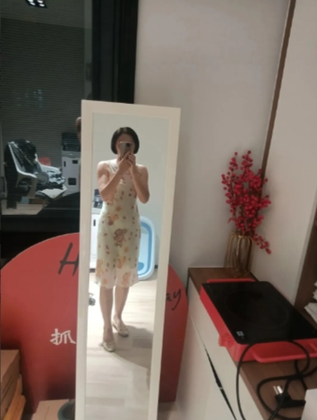 时光如梭，一晃眼自己55岁的生日也己经过完了，我现在是一位55岁的中年大妈了，可