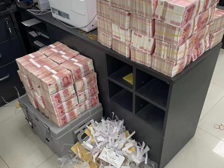 入职第一天就遇到大客户，这下要加班了
