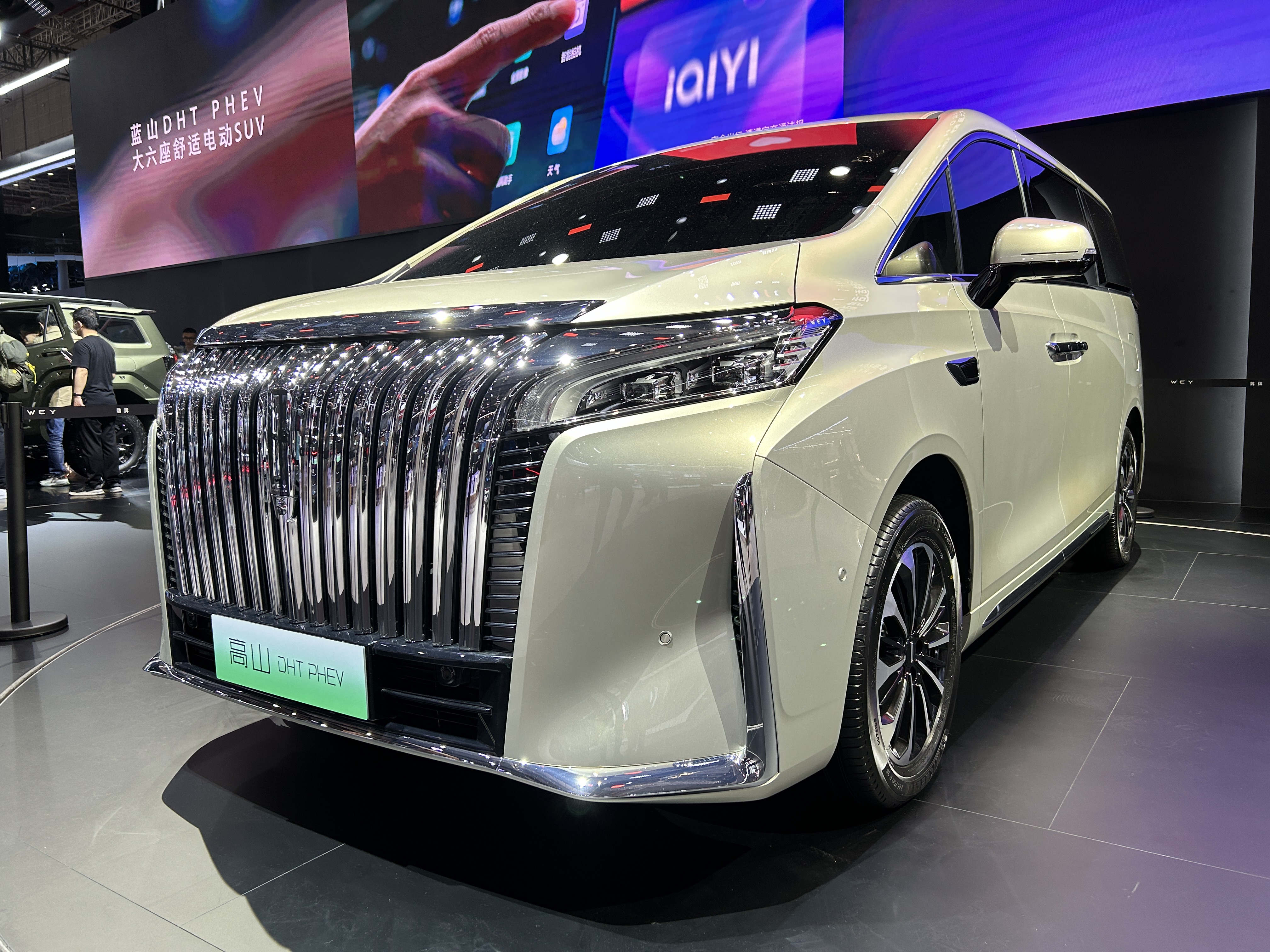 2022年是中国品牌MPV爆发的元年，这一年里以极氪009和腾势D9为代表的中国