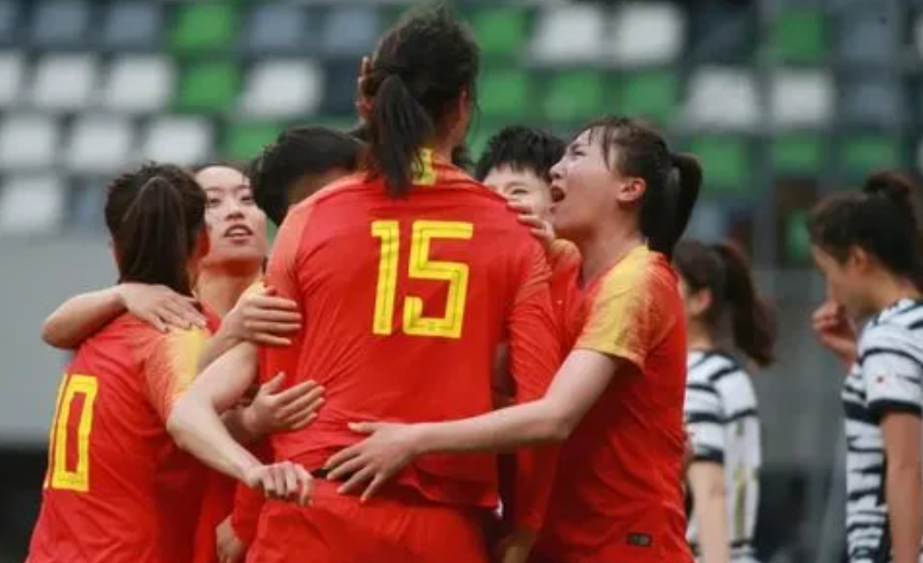 明年的巴黎奥运会:
1:中国男足不去了，
2:中国女足不去了，
3:中国男排不去