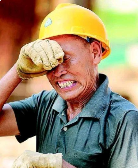 表舅66岁了，还在外面打工，前两天回来了，说了他的遭遇，真的挺让人气愤的！

表