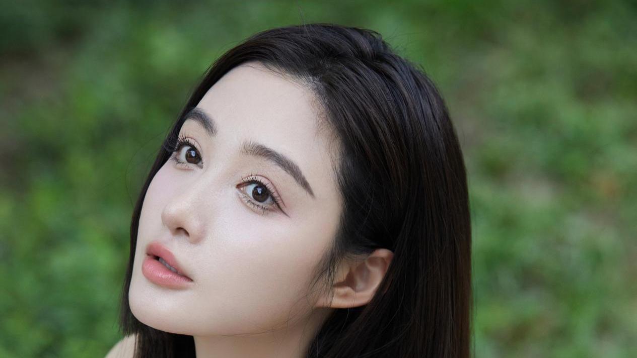 孙嘉璐竹筏游湖，文艺又浪漫，谁注意到这个动作透露其本质？