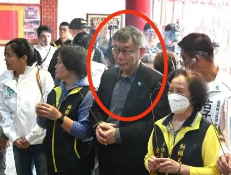 看到这张图片，就知道民众党柯文哲大势已去！
      这是柯文哲今日下午到苗栗