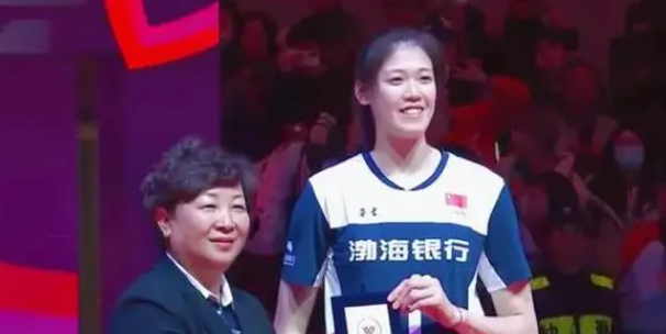 李盈莹最佳主攻！女排世俱杯最佳阵容揭晓
主攻：加比+李盈莹

副攻：居内什+斯特