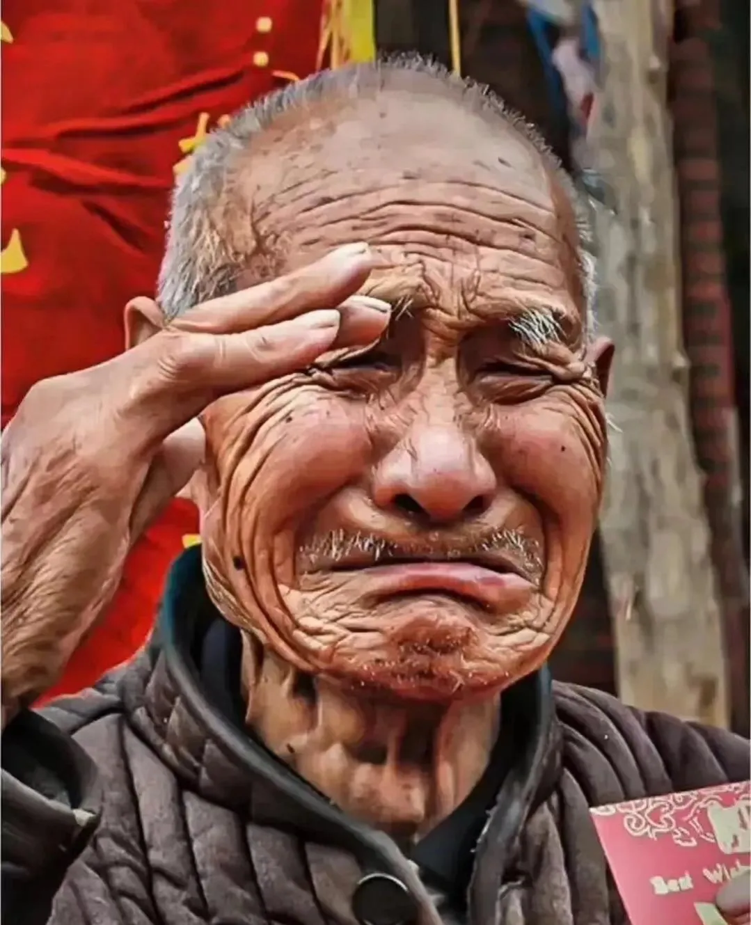 纵我战死沙场，不负国家锦绣山河||这位面容憔悴，一边流泪一边敬礼的老者，名叫王国