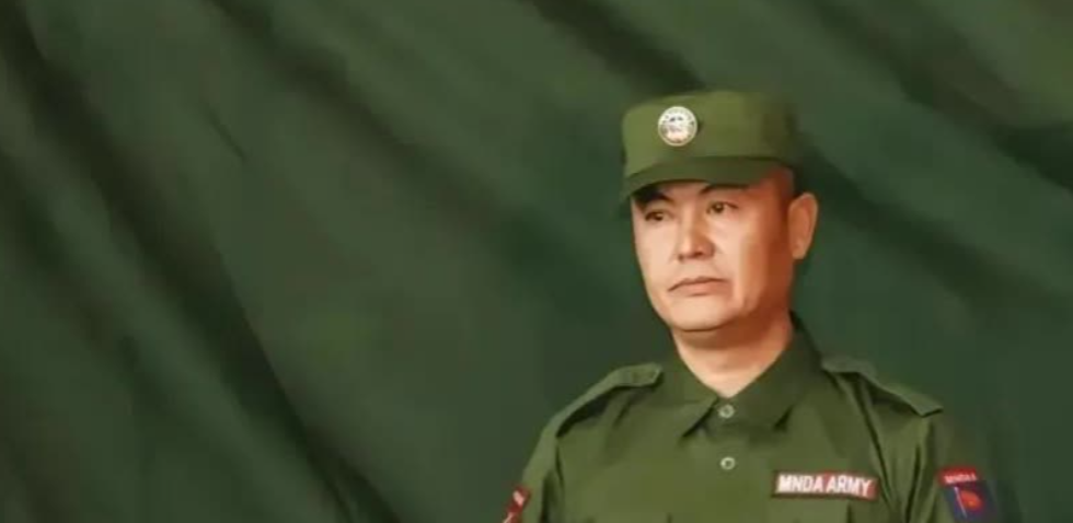 中国人民喜欢果敢彭德仁将军的原因有三。首先，他是四川老兵彭家声的后代，这使人民对