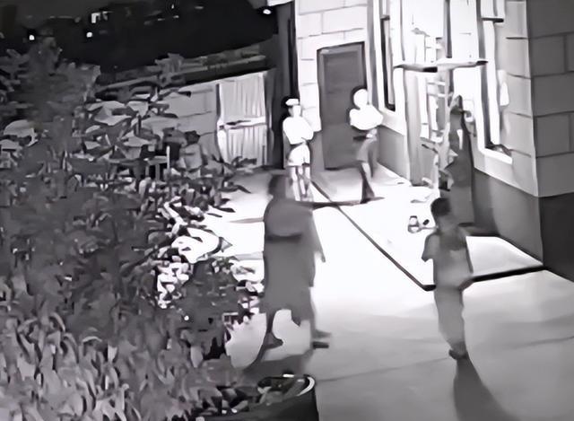 “这一跪，亲情成永别！”江苏泰州，女子和公婆闹矛盾，没想到公婆竟在半夜将她和两个
