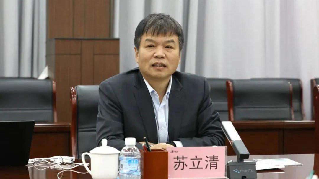华为苏立清和老板碰杯一口干，趁机掏出手机工程样机，任正非拿起就打电话：我们3G手机做出来了