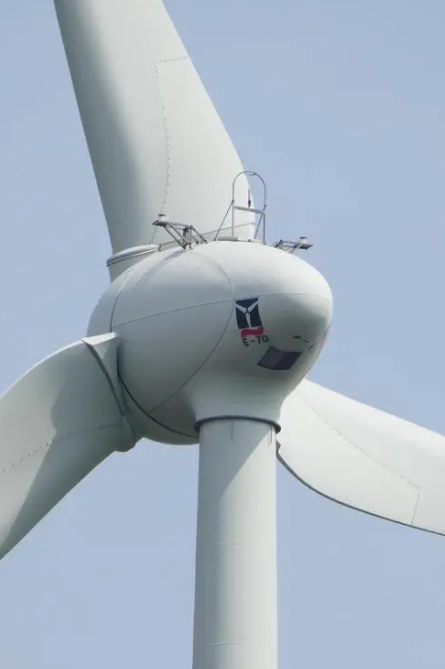 一台风力发电机的成本2000万？说出来你敢相信吗？
之前听一个在风电场上班的朋友