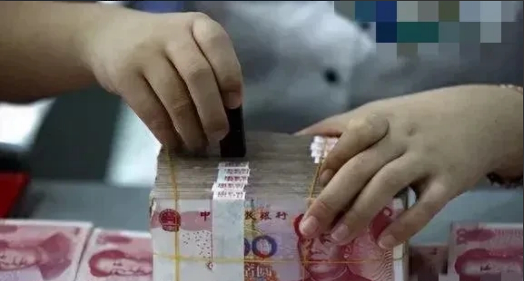 浙江宁波，一铝业公司本来要将76万元货物款转给“鹏飞“公司的，不料财务粗心，通过