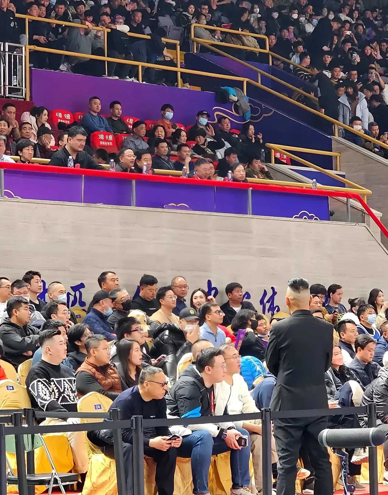 有人说姚明有贪腐我不相信，从下面这张照片你就能判断大姚的性格和为人了。
