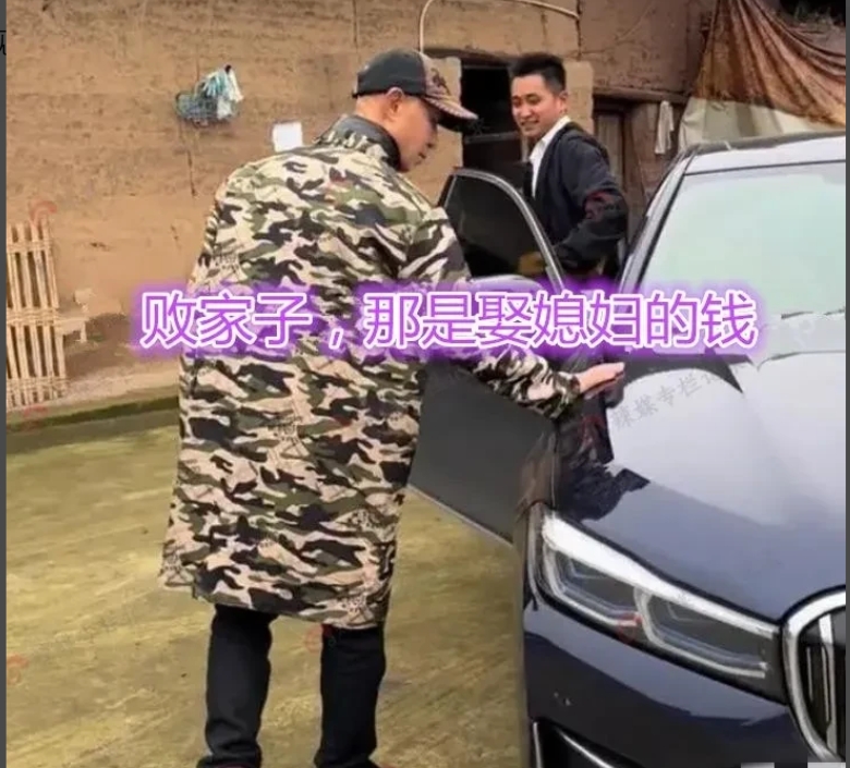 “面子大军”回村，被父亲骂得狗血淋头！
重庆，一名男子在外面打工三年，一直没有回