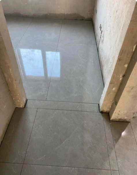 和家里的瓦工师傅发生了争吵，继而推搡！冲突一度升级！

家里装修，但这段时间较忙