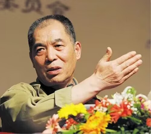 梁晓声说：
“人活一世，穷不怪父，孝不比兄，
苦不责妻，气不凶子，一生向阳。
哪