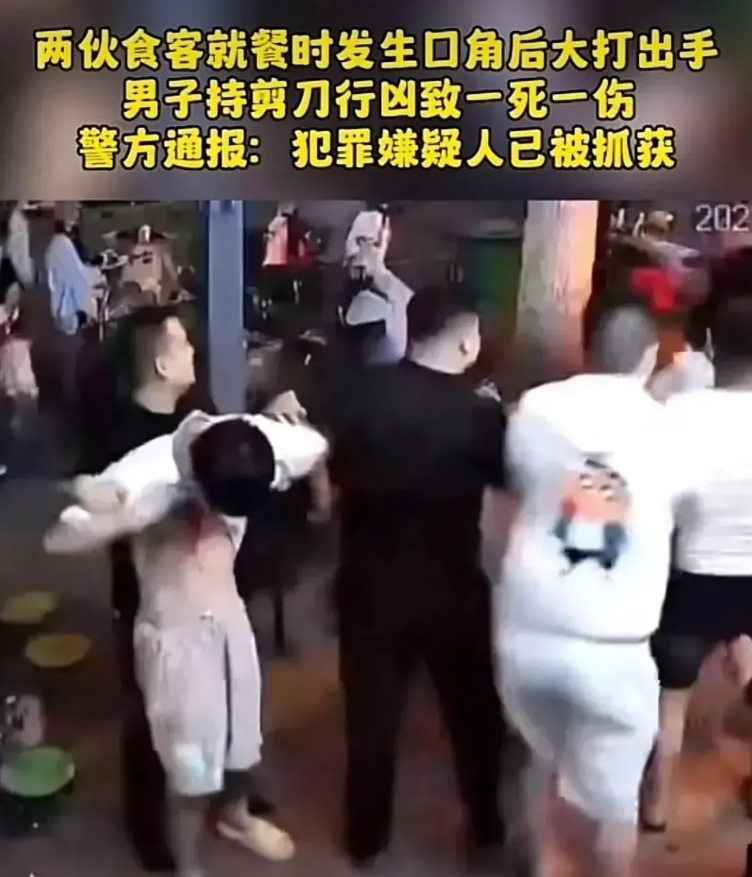 大家发现没有，季某在被刺后，还狠狠的踹向了程某一脚，虽然放空，但也许正是这一脚要