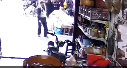 交警持棍击倒电动车致驾驶员倒地受伤，调查通报来了！！
官方称年轻交警脾气大，骑车