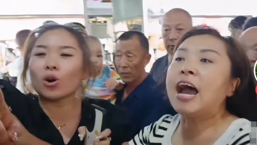 全网都在说太原水果捞辱人事件，太原以种方式上热搜，是每一个太原人的耻辱！
9.5