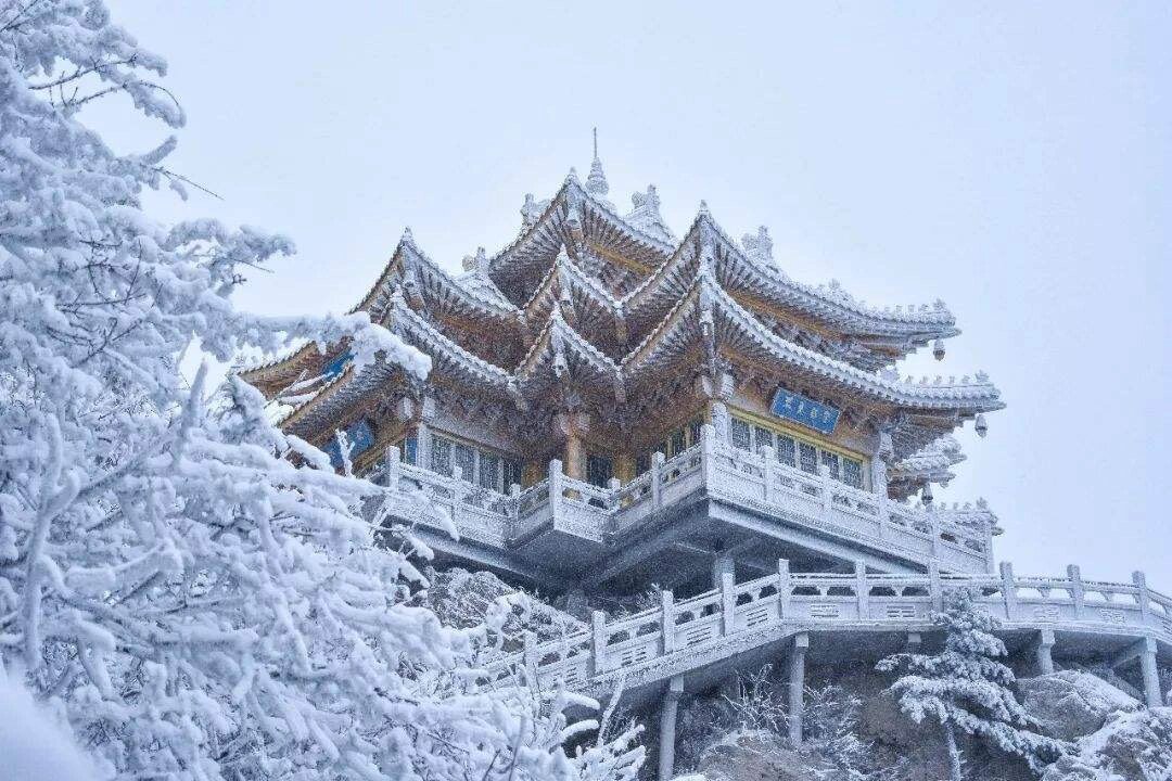 会当凌绝顶 一览众山小，我在老君山等你