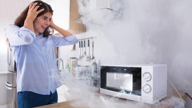 微波炉的辐射有多大？微波炉加热食物，不但有毒还致癌？真相来了