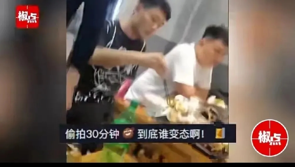 广东，一名女子在餐馆吃饭时称隔壁桌一男子频繁看她，临走时还做出了一件自以为大快人