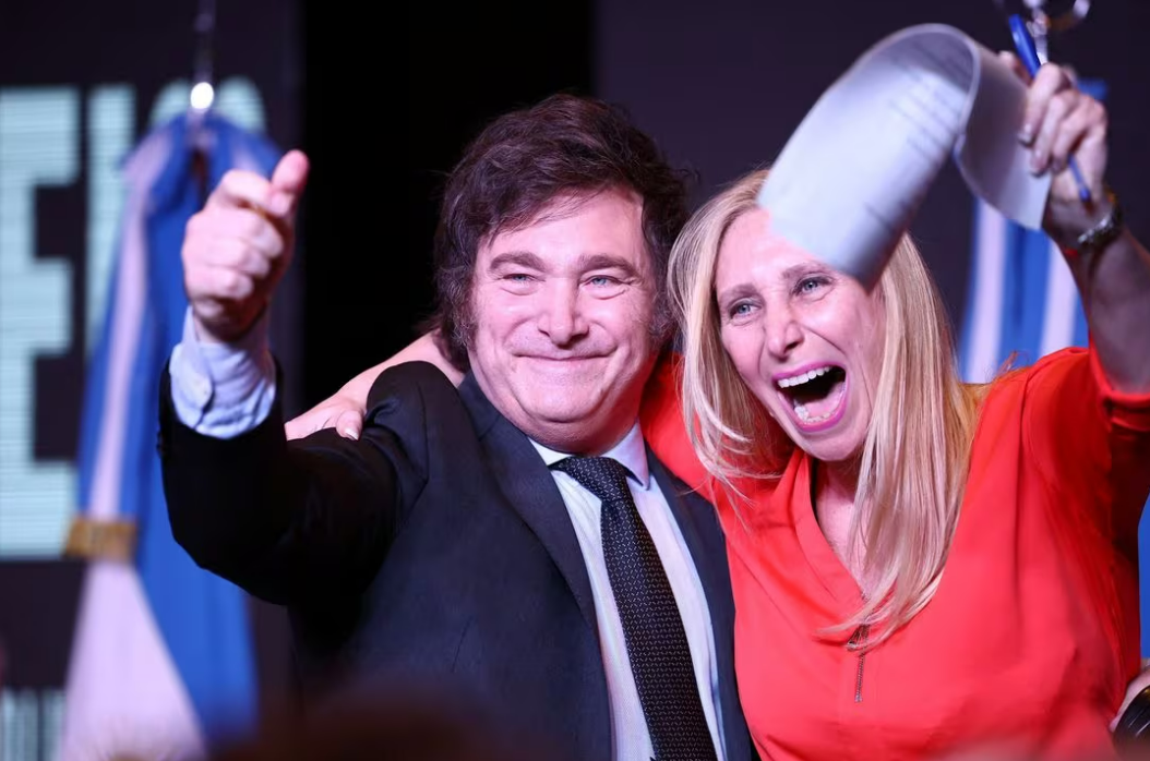 阿根廷这次选举出来的总统有多“疯”？许多人根本没有意识到哈维尔·米莱的疯狂。我举