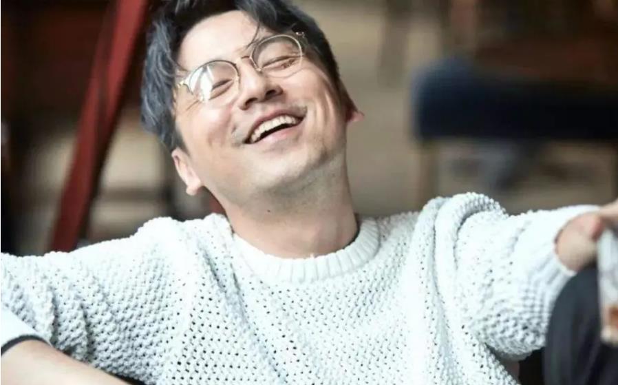 董宇辉的直播间最近非常火爆，最高峰时在线人数高达170万人，涨粉300多万，销售